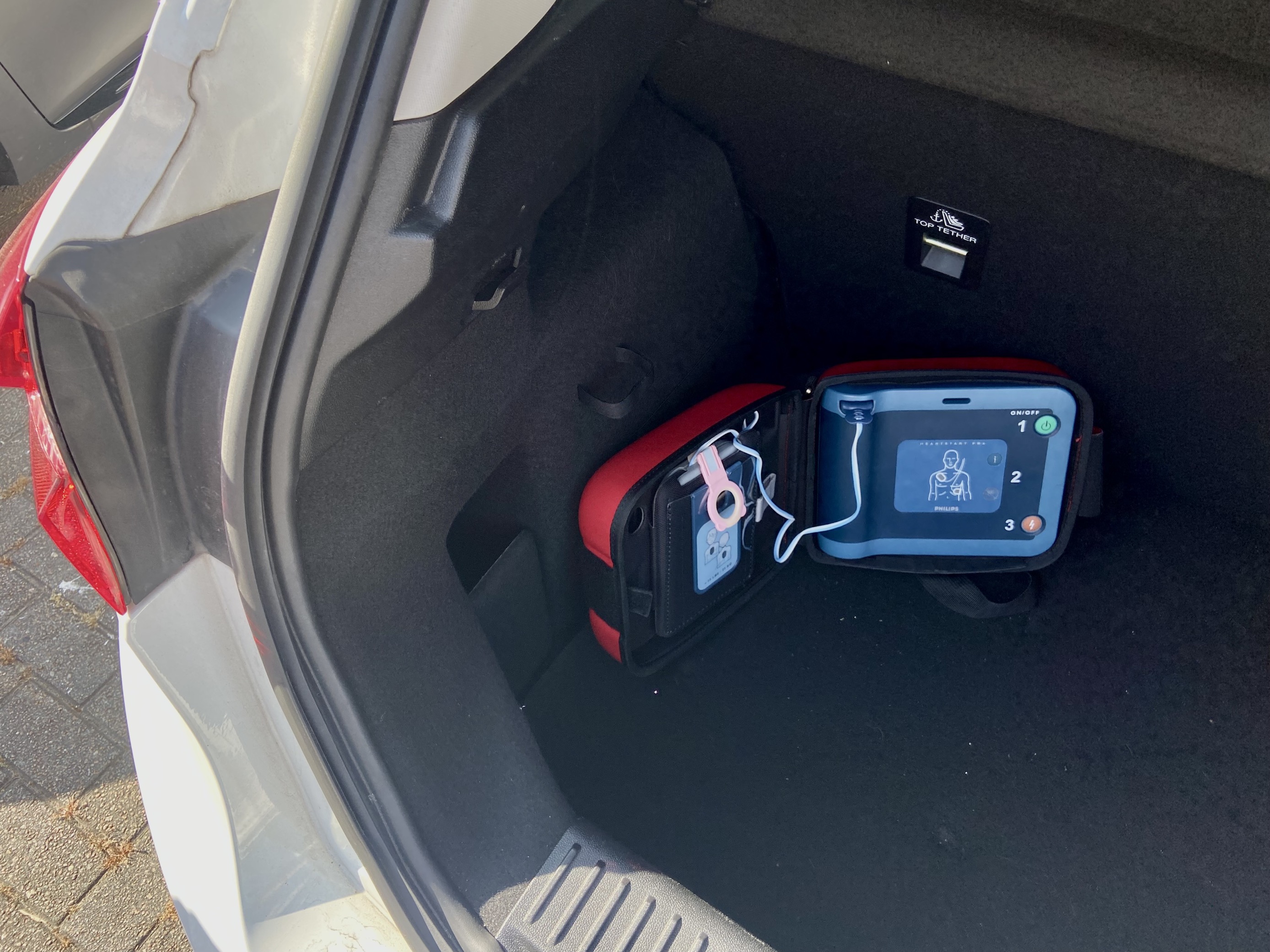 The importance of a defibrillator in the car